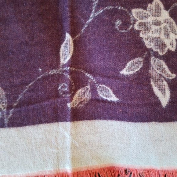 Thick, soft, silk scarf, intricate, flowers/leaves pattern, double sided - Picture 7 of 10